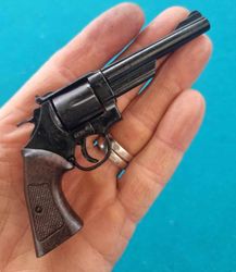 Uniwerk Italy  Smith and Wesson 44 magnum revolver Miniatyrmodell