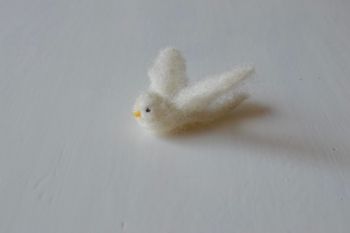 Liten vit fågel
