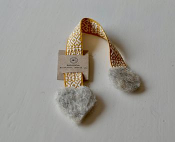 Bokmärke gult band