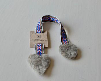 Bokmärke blårött band