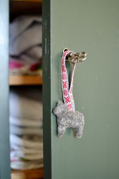 Liten dalahäst med hänge
