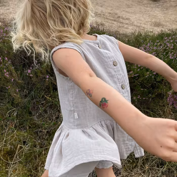 Topp (blus) i muslin med volang