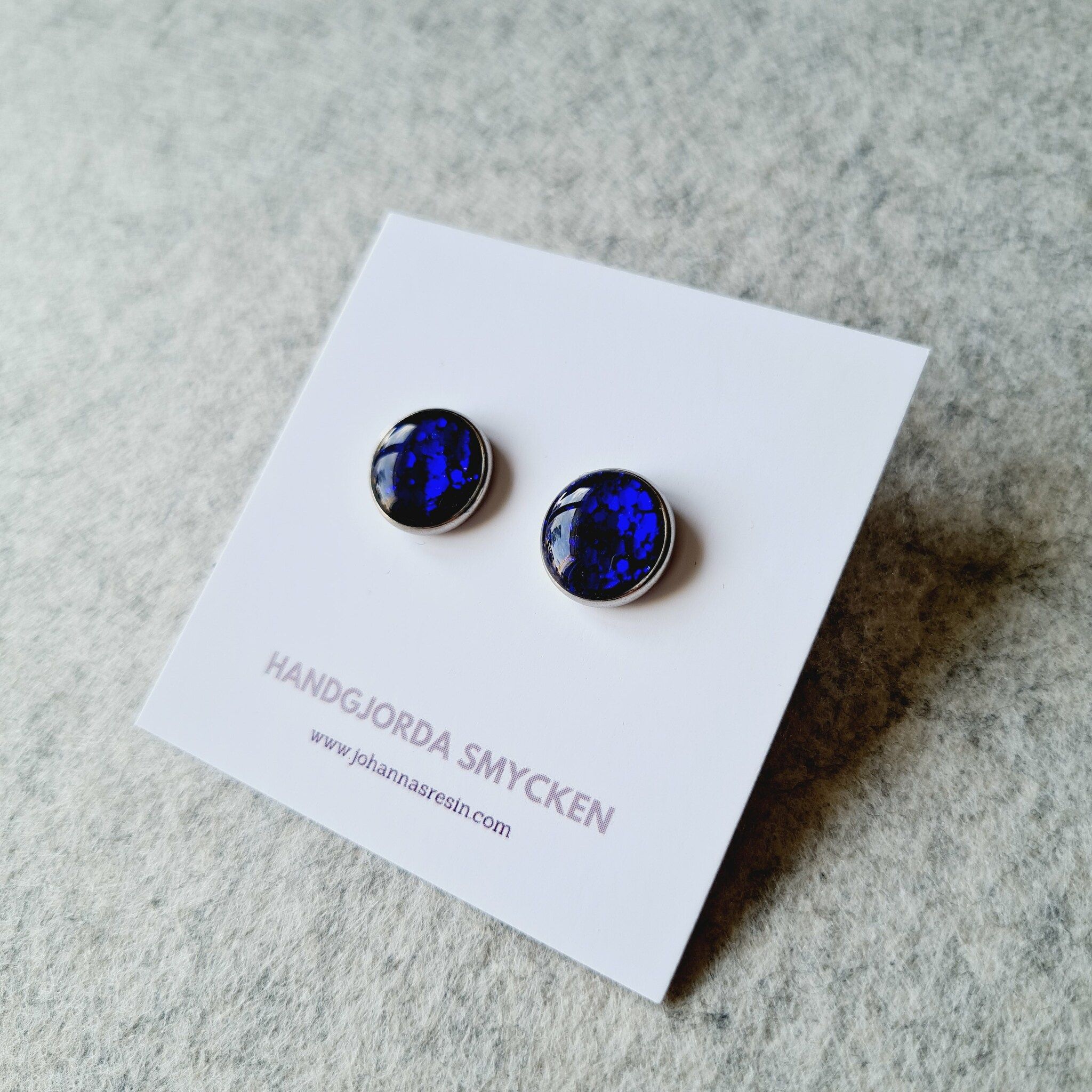 Örhänge - mörkblått glitter (14 mm)