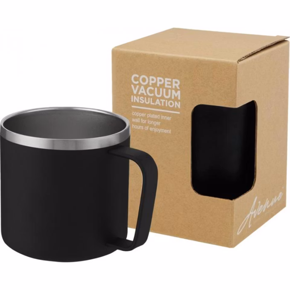 Vakumisolerad mugg i nordisk utomhusdesign i färgen svart.