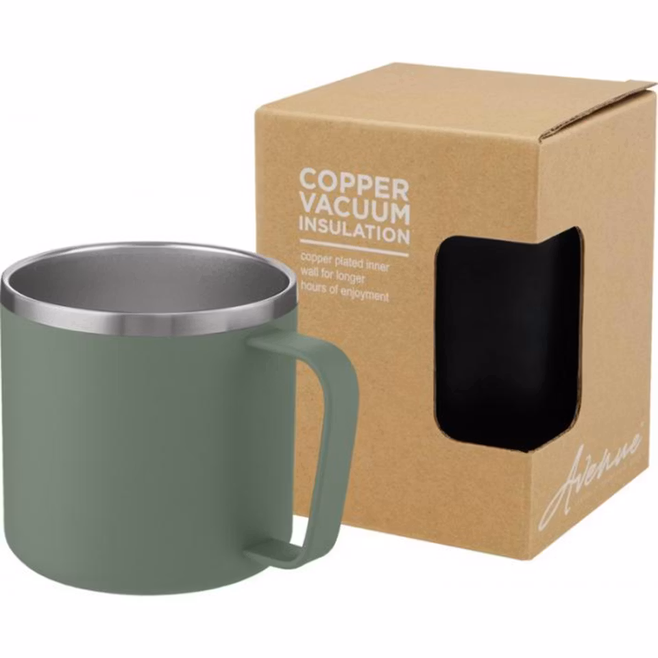 Vakumisolerad mugg i nordisk utomhusdesign i färgen ljunggrön.