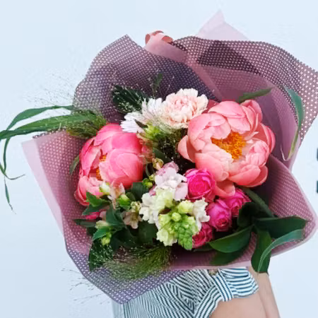Blomsterbud  - Fröken Färg Mors Dag PION mellan