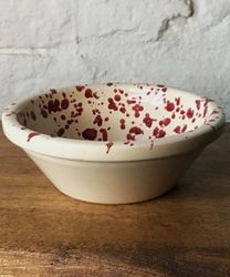 Handgjord skål 15 cm. Spruzzi. Vinröd.