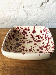 Handgjord skål 13 cm. Spruzzi. Vinröd.