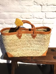 Stråväska/korg 46 cm med detaljer i naturläder.