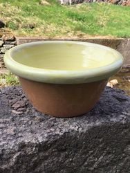 Handgjord skål 25 cm. Brun/gul.