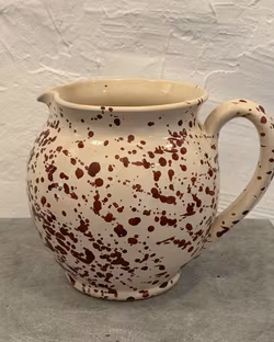 Handgjord kanna 15 cm. Spruzzi. Mörkröd.
