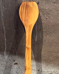 Slev med rak kant i olivträ 30 cm.