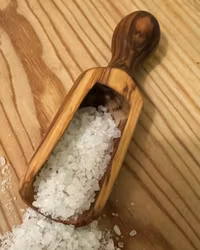Skopa i olivträ 14 cm.