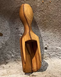 Skopa i olivträ 12 cm.