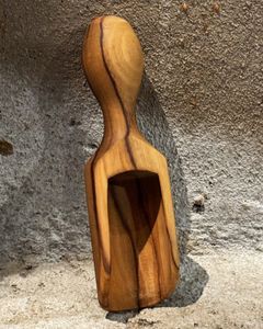 Skopa i olivträ 12 cm.