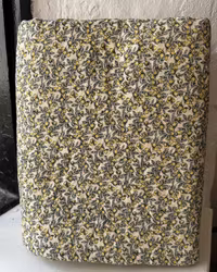 Quiltat täcke 180 x 140 cm. Citroner.