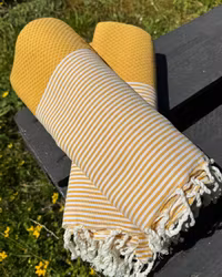 Badlakan/handduk 100 x 200 cm. 100% bomull. Gult.