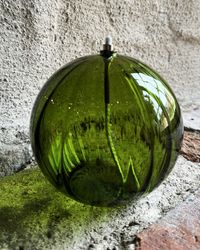 Oljelampa rund 13 cm. Grön med vågmönster.