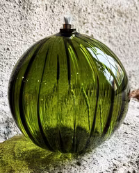 Oljelampa rund 11 cm. Grön med vågmönster.