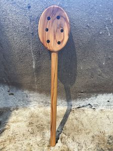 Hålslev i olivträ 30 cm.