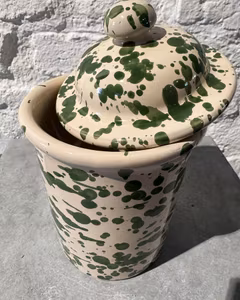 Handgjord burk med lock 14 cm. Spruzzi. Flaskgrön.