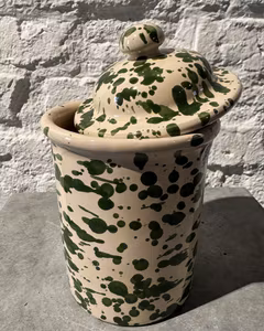 Handgjord burk med lock 14 cm. Spruzzi. Flaskgrön.