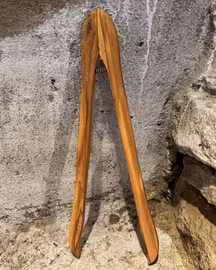 Tång i olivträ 24 cm.