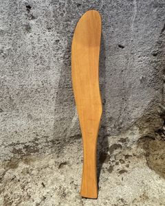 Smörkniv i olivträ 17 cm.