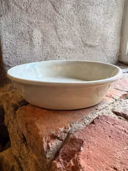 Glaserad ugnsform 28 cm. Cremefärgad.