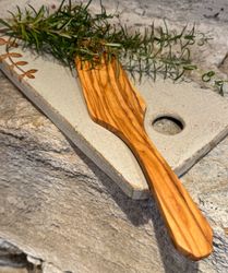 Serveringsspade i olivträ 25 cm.