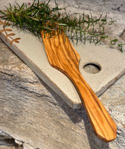 Serveringsspade i olivträ 25 cm.