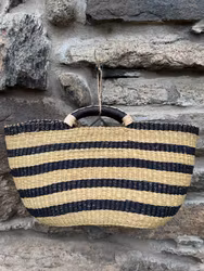 Stilren korg med korta handtag 48 cm. Svart/natur.