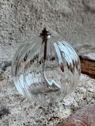 Oljelampa rund 9 cm. Klarglas med vågmönster.