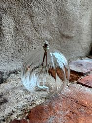 Oljelampa rund 11 cm. Klarglas med vågmönster.