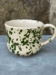 Handgjord kopp/mugg 10 cm. Spruzzi. Flaskgrönt.