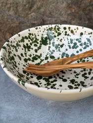 Handgjord skål 23 cm. Spruzzi. Flaskgrönt.