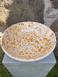 Handgjord fat 33 cm. Spruzzi. Ockragult.