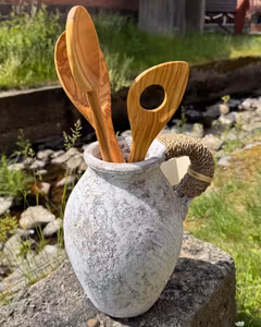 Krus 27 cm. Gråvitt.