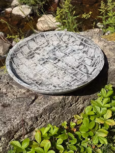 Fat 35 cm. Grått.