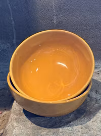 Handgjord skål 18 cm. Gul.