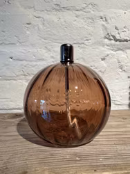 Oljelampa rund 11 cm. Bronsfärg med vågmönster.