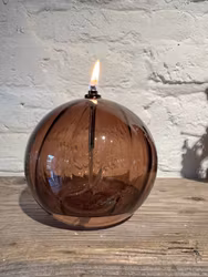 Oljelampa rund 11 cm. Bronsfärg med vågmönster.