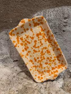 Handgjord rektangulärt fat 18 cm. Spruzzi. Ockragult.