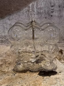 Oljelampa kub med bubblar 12 cm. Klarglas.