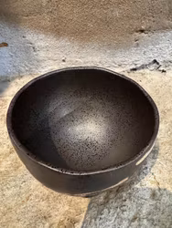 Skål 12 cm. Rustikt dekorerad.