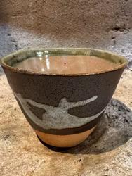 Kaffe-/temugg 10 cm. Rustikt dekorerad.