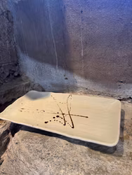 Fat 33 cm. Cremfärgad.