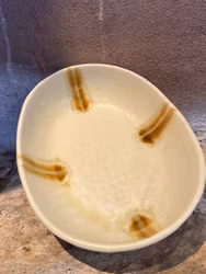 Skål 20 cm. Rustikt dekorerad.