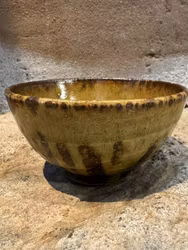 Skål 11 cm. Rustikt dekorerad.