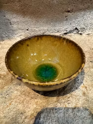 Skål 11 cm. Rustikt dekorerad.